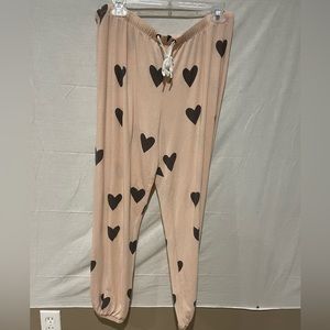 Women’s pink and hearts casual pants. Size XL. Honeydew